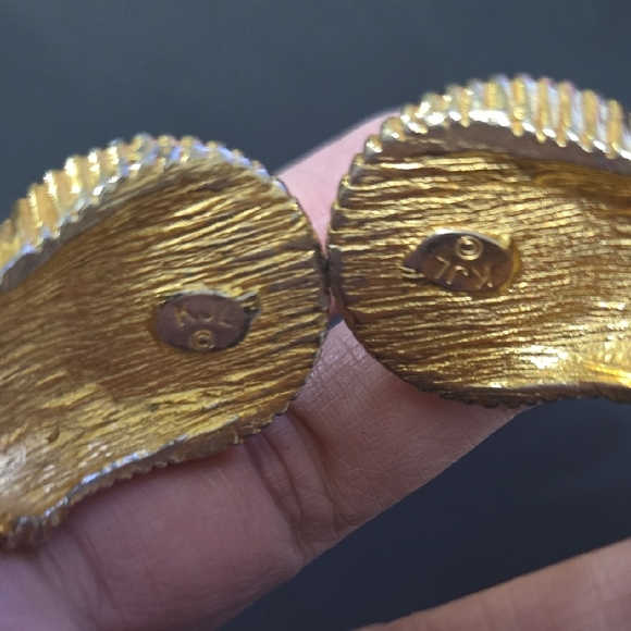 KJL KENNETH JAY LANE Gold-Tone Bracelet with Green Cabochon Accents - Picture 4 of 10